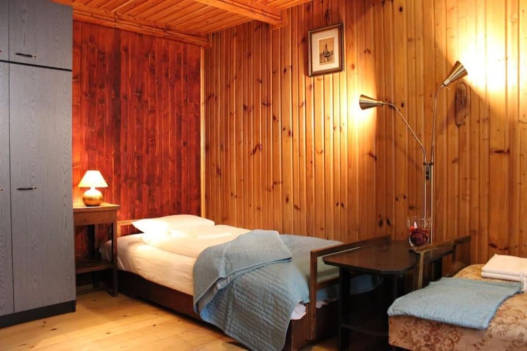 Big Cosy Retro Apt, Free Parking, 15min Oldtown & Kazimierz - By Homelike * Krakau