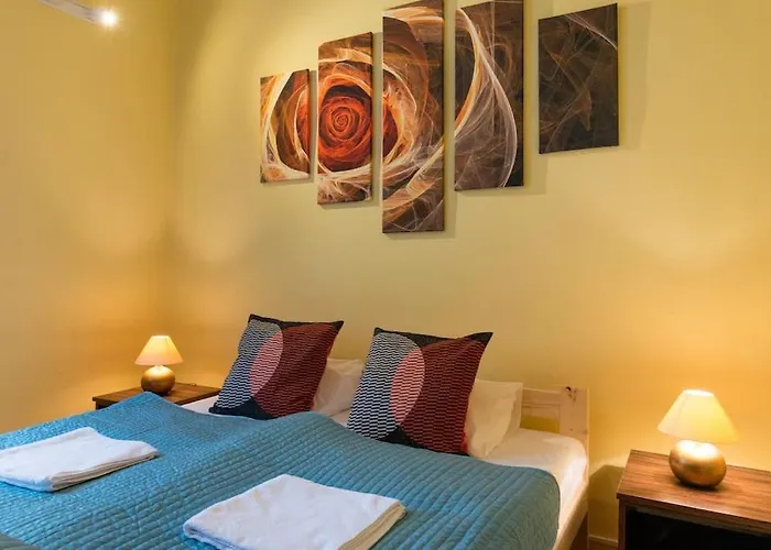 Big Cosy Retro Apt, Free Parking, 15Min Oldtown & Kazimierz - By Homelike Krakow