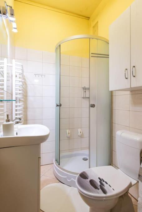 Apartment Big Cosy Retro Apt, Free Parking, 15min Oldtown & Kazimierz - By Homelike *